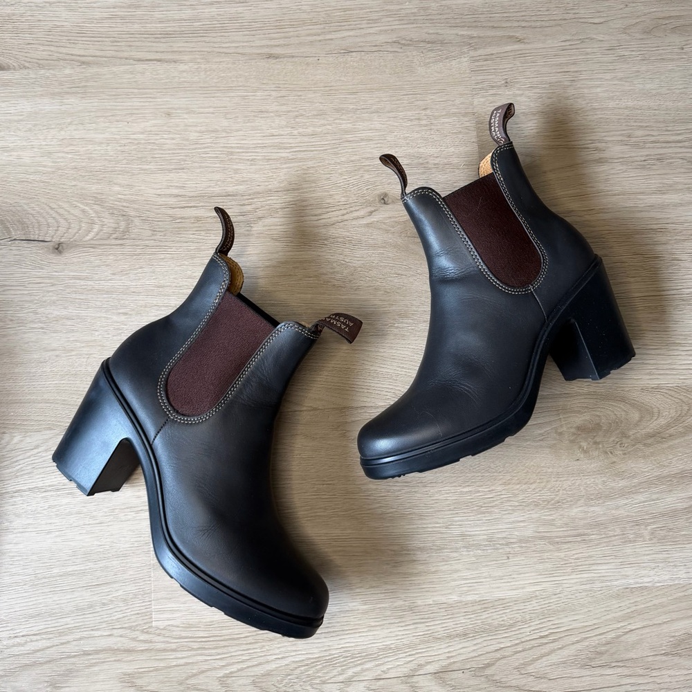 Brand new without box 2366 block heel blundstone